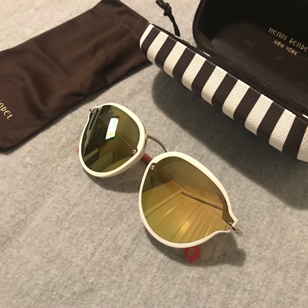 Henri Bendel Lily Round Sunglasses